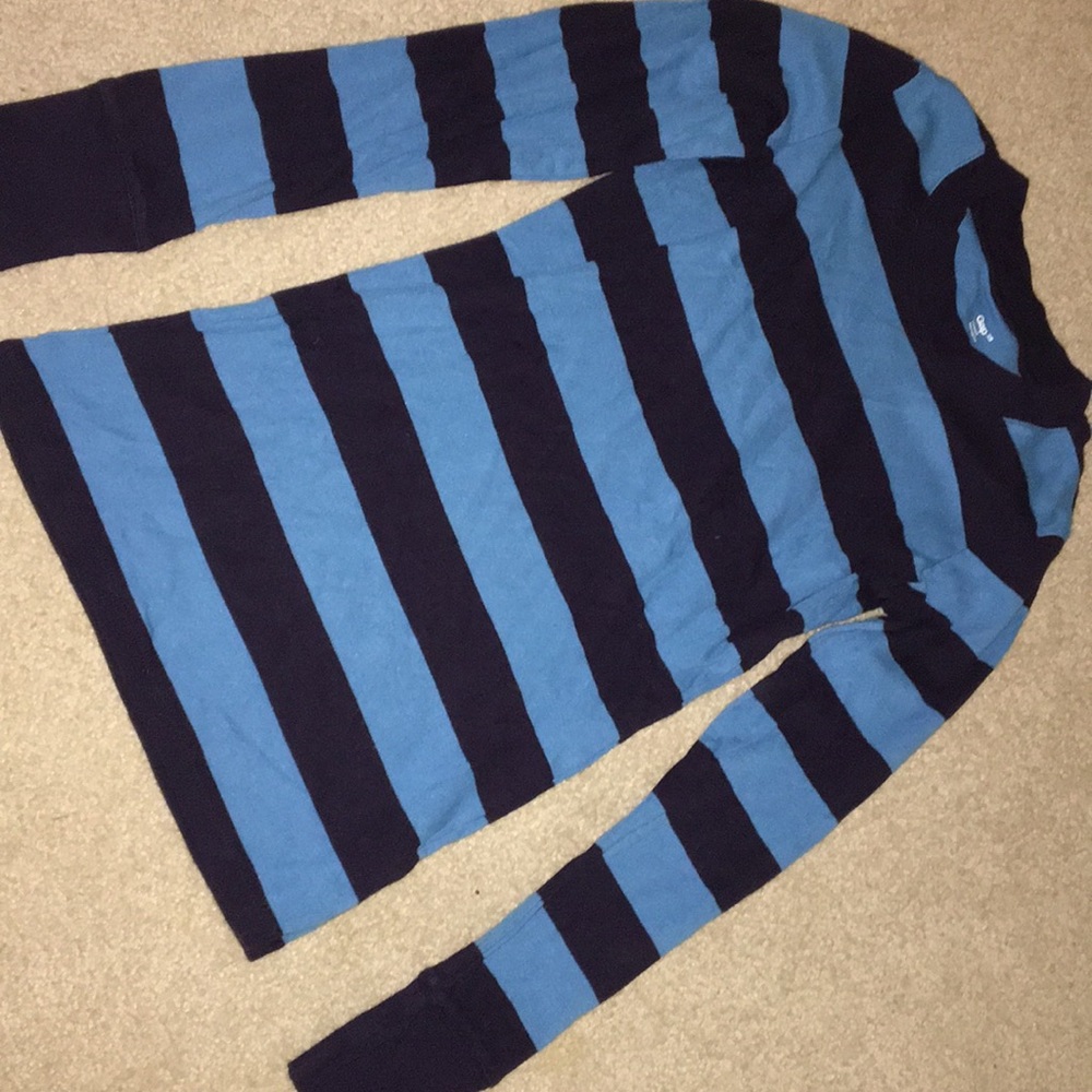 Long sleeved gap tshirt